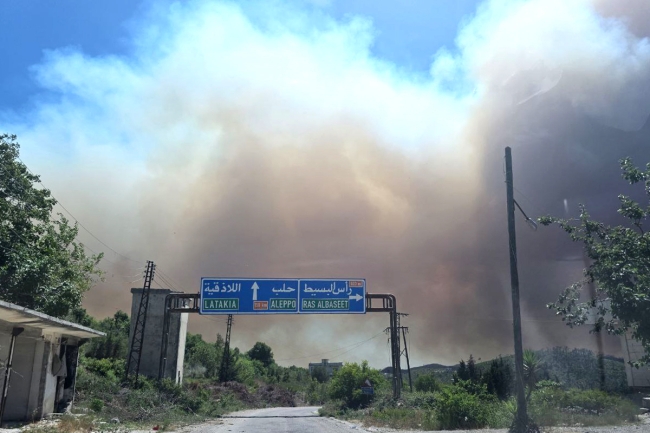 سورية.. حرائق ريف اللاذقية تتسع وتُخلي عائلات ومخاوف من امتدادها