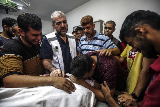 استشهاد 45 فلسطينياً وتحذيرات من انهيار القطاعات الحيوية في غزة