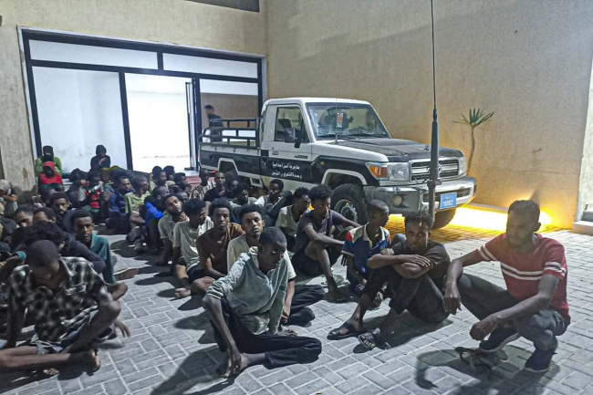 السلطات الليبية تعلن تحرير 104 مهاجرين غير شرعيين