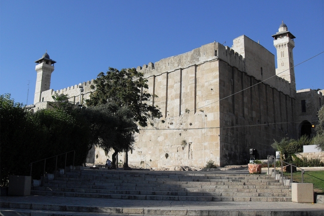 «الخارجية الفلسطينية» تحذر من تداعيات فرض السيطرة الاستيطانية على الحرم الإبراهيمي