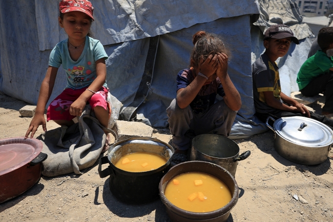 جيش الاحتلال: السماح بإسقاط المساعدات إلى غزة.. اعتباراً من اليوم
