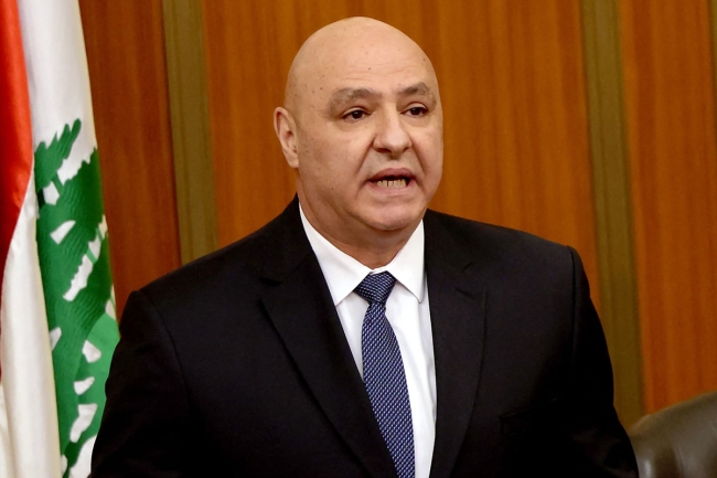 الرئيس اللبناني يؤكد على سحب سلاح حزب الله وتسليمه الى الجيش