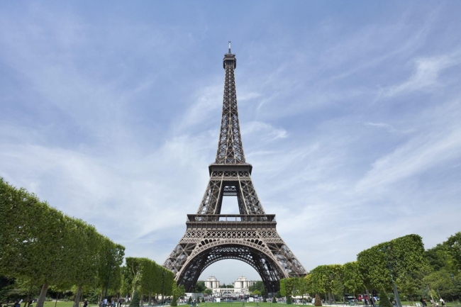 فرنسا تُرحب بقرار لبنان «التاريخي والشجاع» احتكار الدولة للسلاح