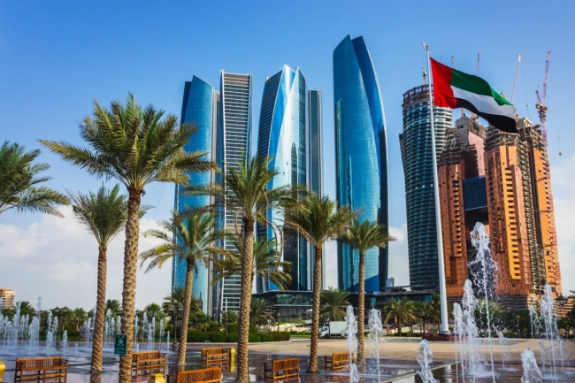 الإمارات تسمح لمواطنيها بتجديد جوازات سفرهم قبل سنة كاملة من انتهائه