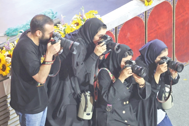 تعبئة إيرانية تسبق معركة خلافة المرشد وصراع بين تصدير الثورة وهوية الدولة