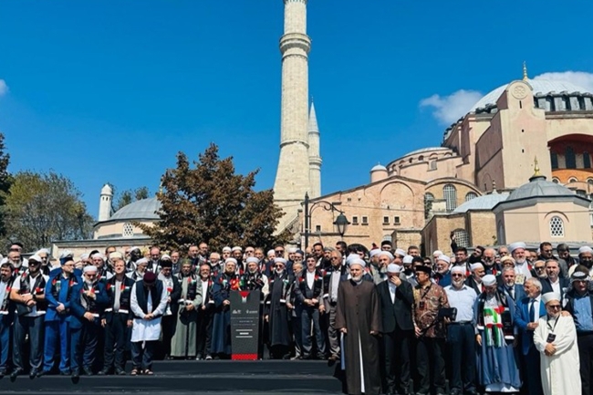 مؤتمر غزة في إسطنبول يدعو إلى تعبئة شاملة لإيقاف عدوان الاحتلال على القطاع