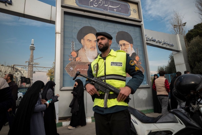 إيران تعتقل ثمانية أشخاص بتهمة التجسس لصالح الموساد