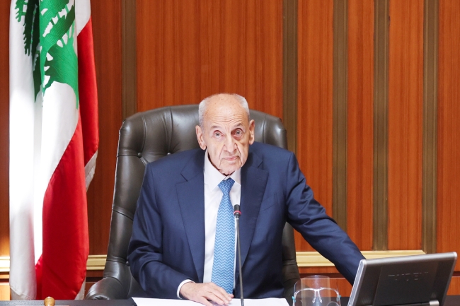 رئيس البرلمان اللبناني يؤكد الانفتاح على مناقشة مصير السلاح