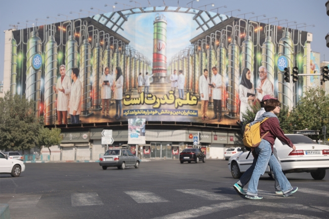 إيران منفتحة على تعليق «التخصيب» لوقف «الزناد»