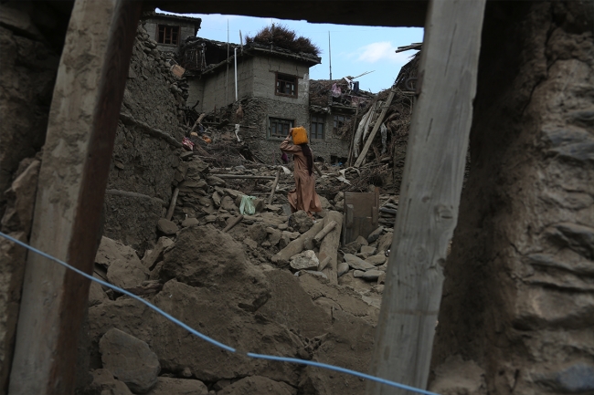 زلزال أفغانستان يوقع 1400 قتيل وأكثر من 3 آلاف مصاب ويدمر 5 آلاف منزل