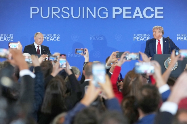 «الكرملين»: بوتين وترامب قد يلتقيان قريباً