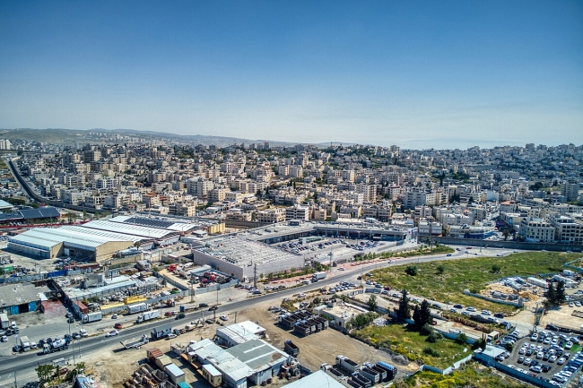 الاحتلال يخطر بهدم منازل ومحال تجارية في الرام شمال القدس المحتلة