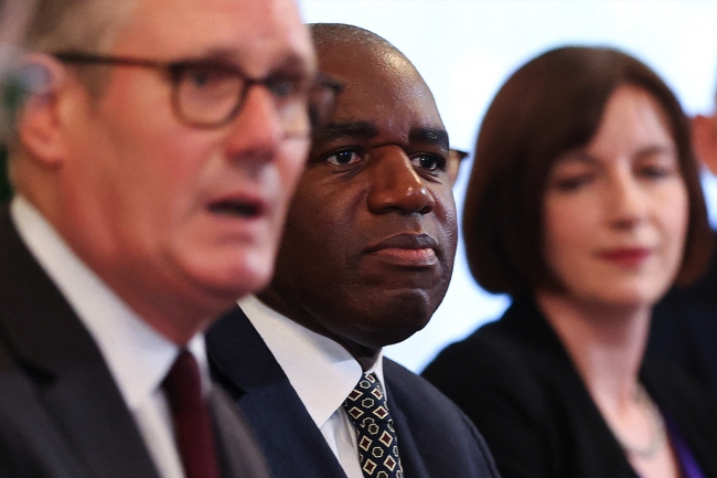 بريطانيا: ما تقوم به إسرائيل في غزة.. ليس إبادة جماعية!