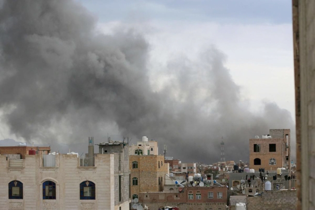 ضربات إسرائيلية في اليمن… و{دفاع» الحوثيين بين الأهداف