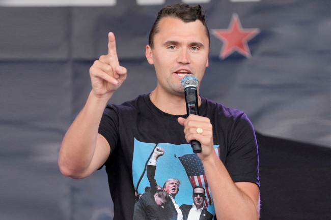 صدمة بعد اغتيال المؤثر الأميركي المحافظ شارلي كيرك