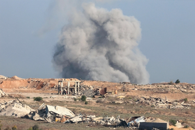 إسرائيل تمطر غزة بالحمم وتدعو واشنطن لتقاسم الغنائم