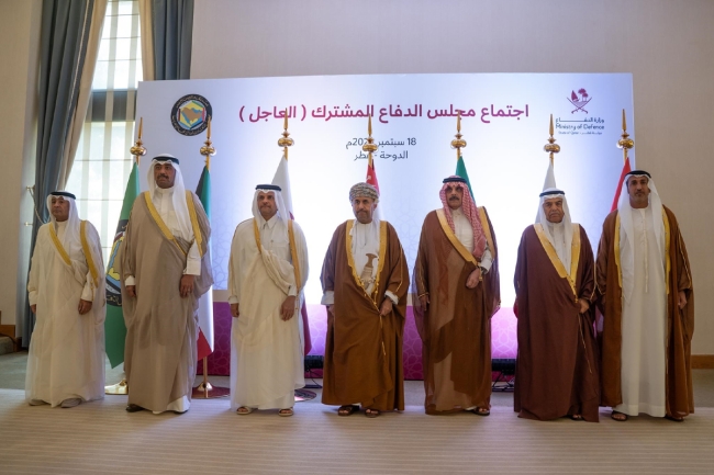 بيان الدورة الاستثنائية لمجلس الدفاع المشترك