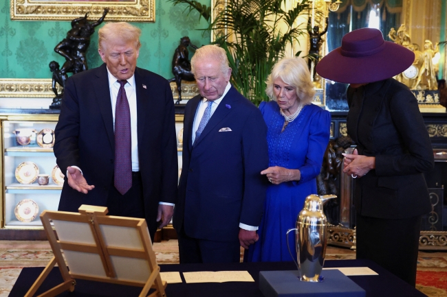 عطل بسيط يجبر مروحية الرئيس الأميركي على هبوط اضطراري ببريطانيا