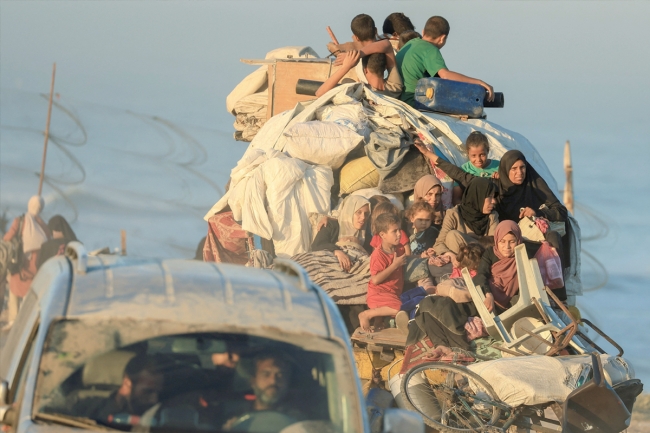 نتنياهو يدكّ في غزة… ويشتكي مصر إلى ترامب