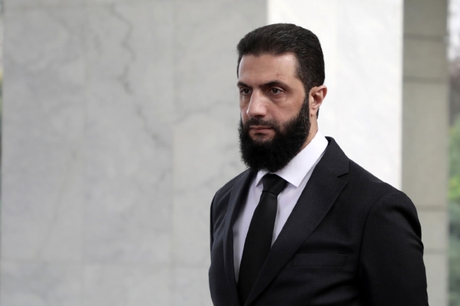الشرع يعتمد إلغاء عطلتي «حرب أكتوبر» و«عيد الشهداء» في سورية