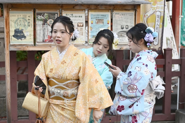 مبارزة دبلوماسية بين الصين ورئيسة وزراء اليابان الجديدة