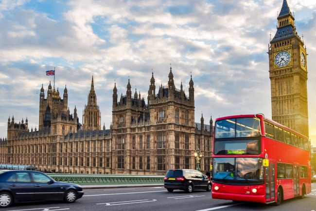 بريطانيا تعلن عن تشديد إجراءات الحصول على الإقامة الدائمة