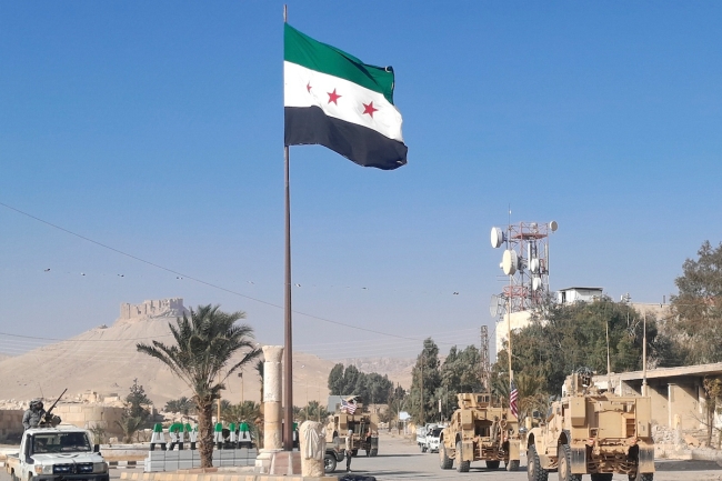 «داعش» يطل بحلب وإدلب… وواشنطن ترسم خطوطاً لنتنياهو في سورية