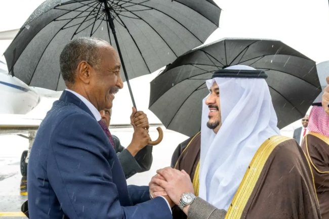 البرهان يبحث بالرياض جهود إحلال السلام