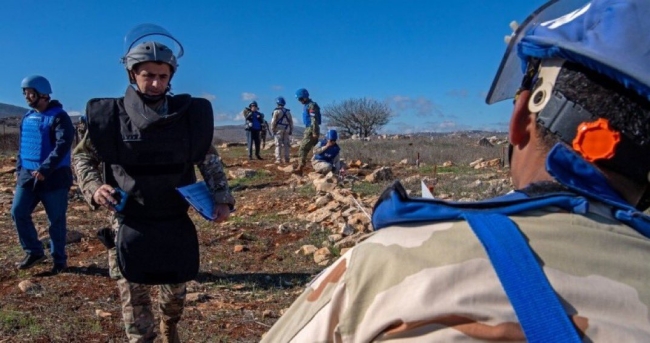 اليونيفيل تسلم الجيش اللبناني حقل ألغام بعد تطهيره قرب الخط الأزرق