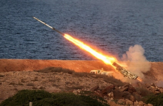 إعلام رسمي إيراني: تدريبات بالصواريخ في عدة مدن