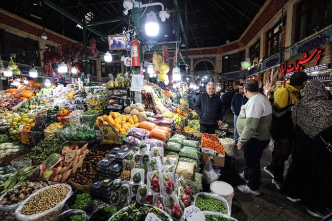 إيران: الخزينة فارغة ولا خطة مع بزشكيان لتفادي الانهيار