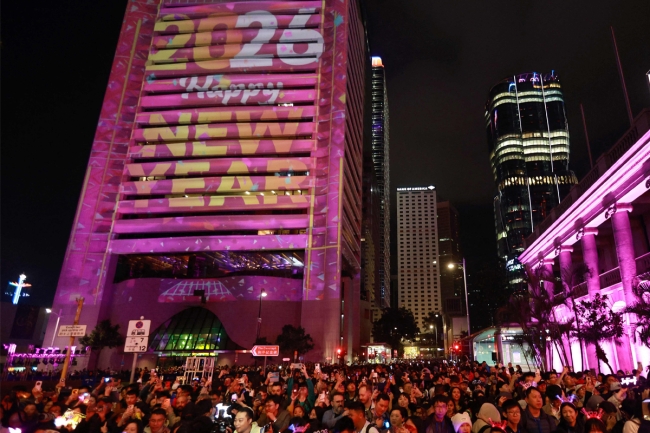 ألعاب نارية واحتفالات في أوكلاند.. أول مدينة بالمحيط الهادي تستقبل 2026