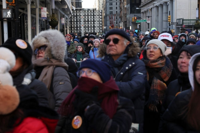 آلاف الأشخاص يتجمّعون في نيويورك لحضور مراسم تنصيب ممداني