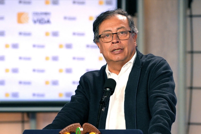 الرئيس الكولومبي يتعهد بـ«حمل السلاح مجدداً» بمواجهة تهديدات ترامب