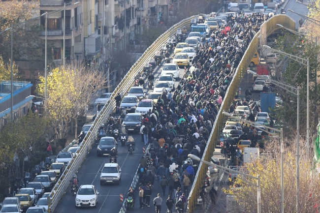 مقتل شرطي إيراني طعناً خلال اضطرابات قرب طهران