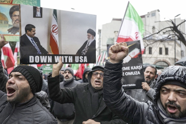 إيران تهدد بإعلان الجهاد بكل العالم في حال استهداف خامنئي